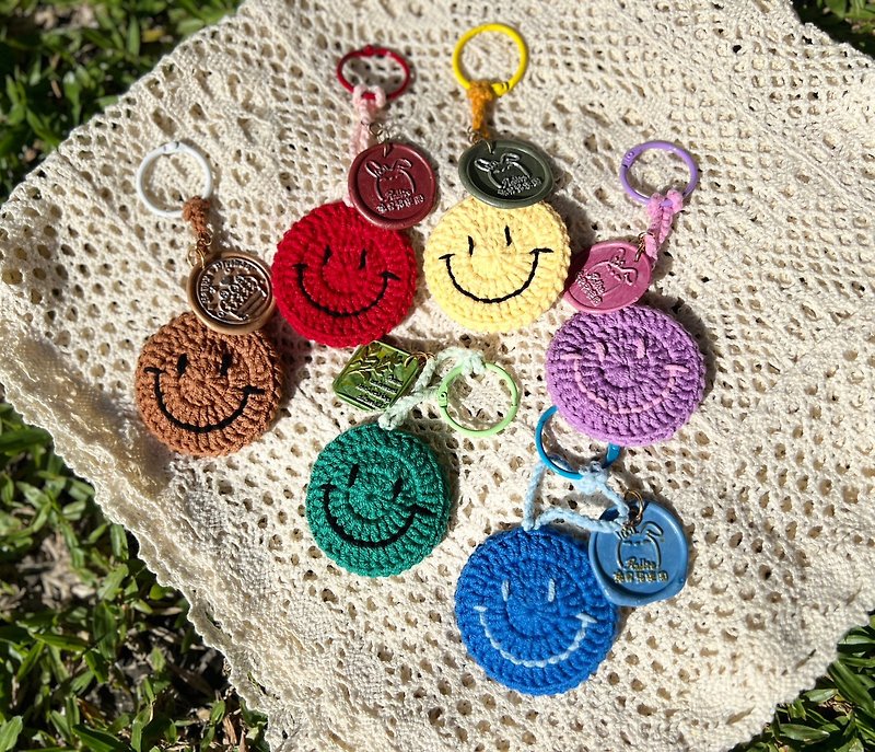 [Rabbit Bell] Contrasting Color Smile Charm/Key Ring/Bag Pendant - Keychains - Cotton & Hemp White