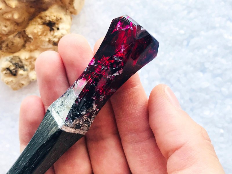 Wooden hair stick, Hair pin with red resin and silver foil, Hair Accessorie - 髮夾/髮圈 - 木頭 紅色