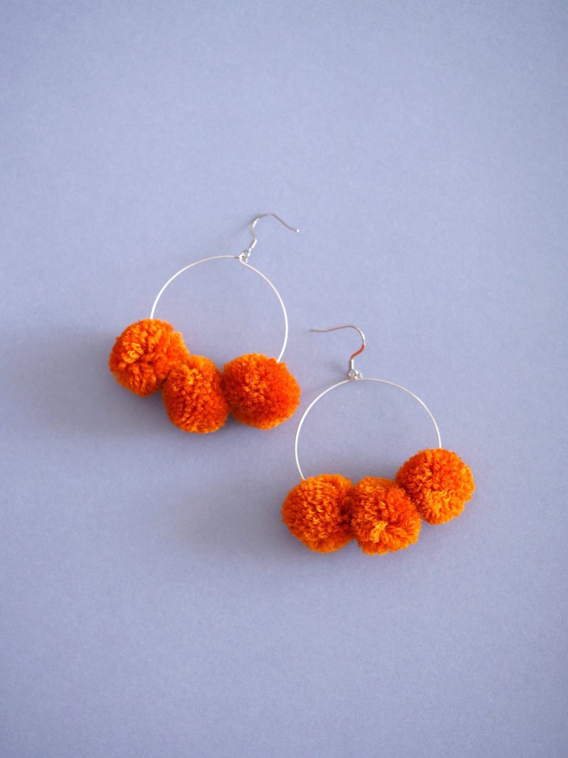 Pom pom earrings/ Cute fabric fur ball earring - 耳環/耳夾/耳骨夾 - 繡線 橘色