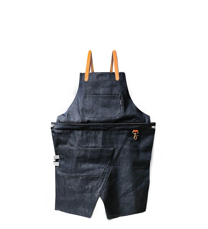 【icleaXbag】Transformer apron(Cross Back) whole and half body two ways to wear DG01-T01 - ผ้ากันเปื้อน - หนังแท้ สีนำ้ตาล