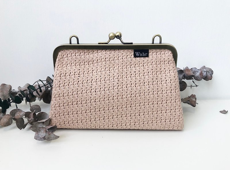 Pink weave small clasp frame bag/with chain/ cosmetic bag / shoulder bag - กระเป๋าแมสเซนเจอร์ - ผ้าฝ้าย/ผ้าลินิน สึชมพู
