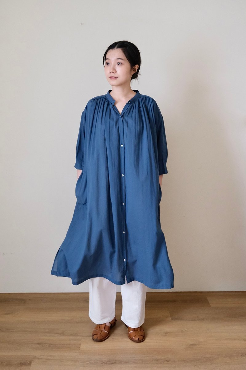 Three-quarter sleeve fine pleated cotton shirt-sea blue - เสื้อเชิ้ตผู้หญิง - ผ้าฝ้าย/ผ้าลินิน 