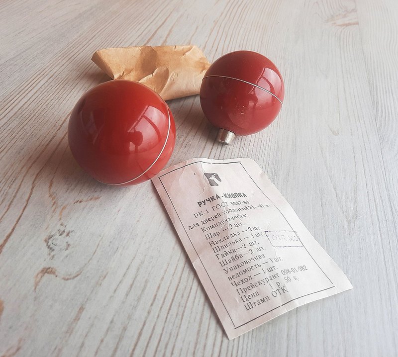 Soviet retro door knobs red balls – vintage Russian knobset round door handles - เฟอร์นิเจอร์อื่น ๆ - วัสดุอื่นๆ สีแดง