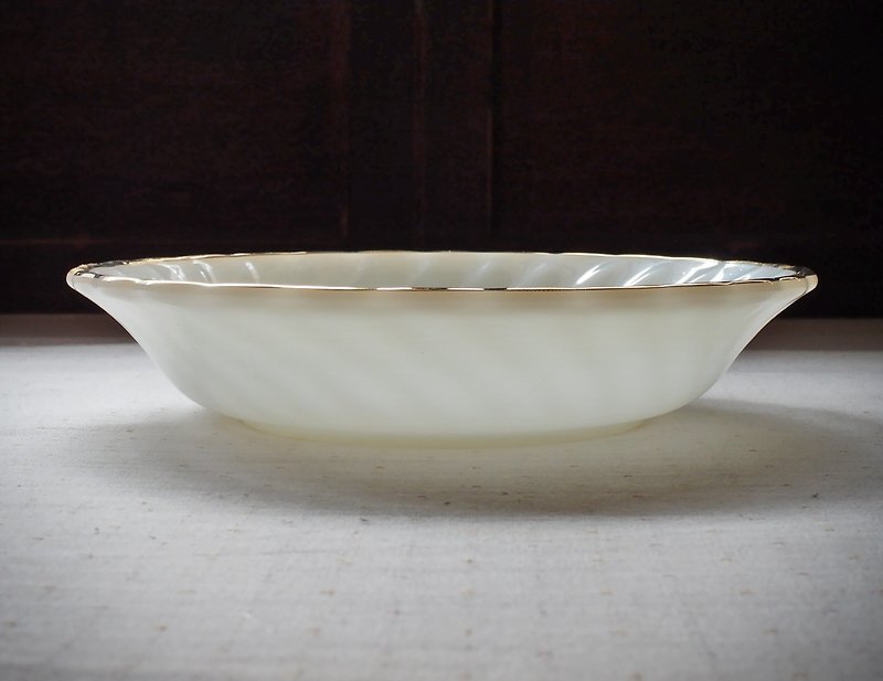 Early Fire King Bowl - Phnom Penh Swirl Deep Dish (Tableware / Milk Glass / Fire King) - Small Plates & Saucers - Glass White
