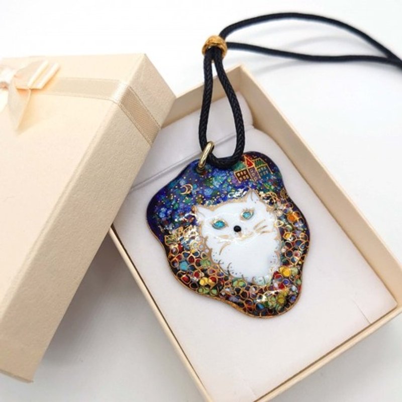 Night strolling cat - white cat - cloisonne pendant - สร้อยคอ - โลหะ ขาว