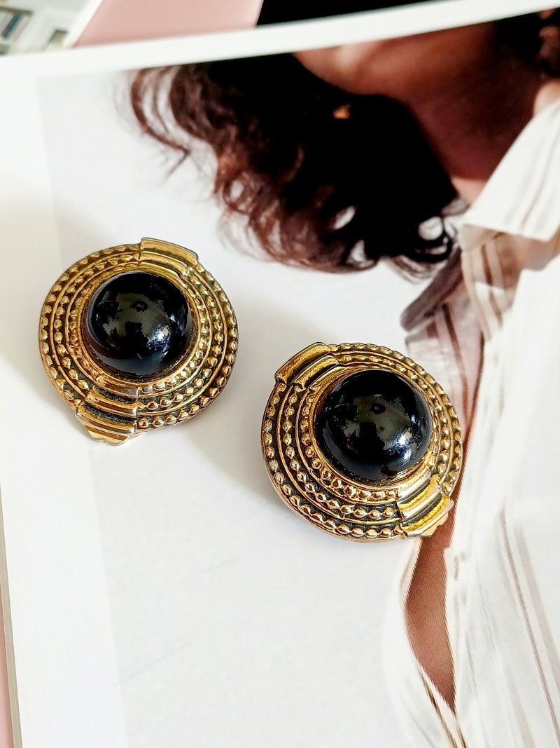 vintage jewelry three-dimensional shiny black disc shape clip-on earrings - ต่างหู - โลหะ 