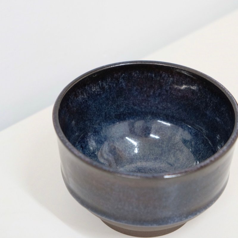 Blue glaze black clay Japanese style bowl - ถ้วยชาม - ดินเผา สีน้ำเงิน