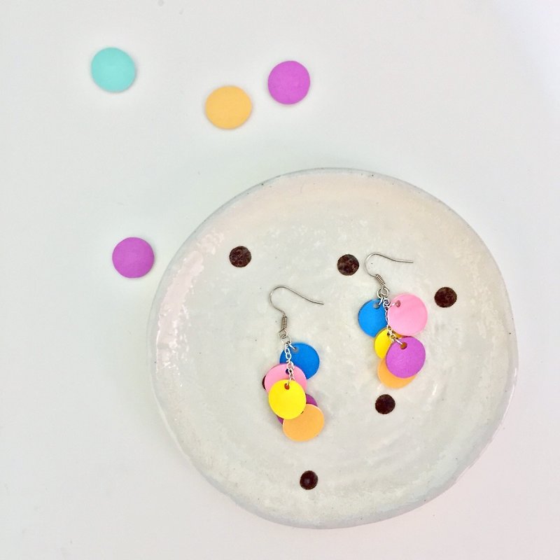 :: :: Pearl fish pancake little earrings / candy color - ต่างหู - พลาสติก หลากหลายสี