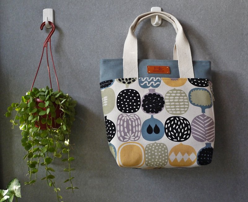 The gift of the preferred tote bag is limited to a sample of cloth. - Handbags & Totes - Cotton & Hemp Multicolor