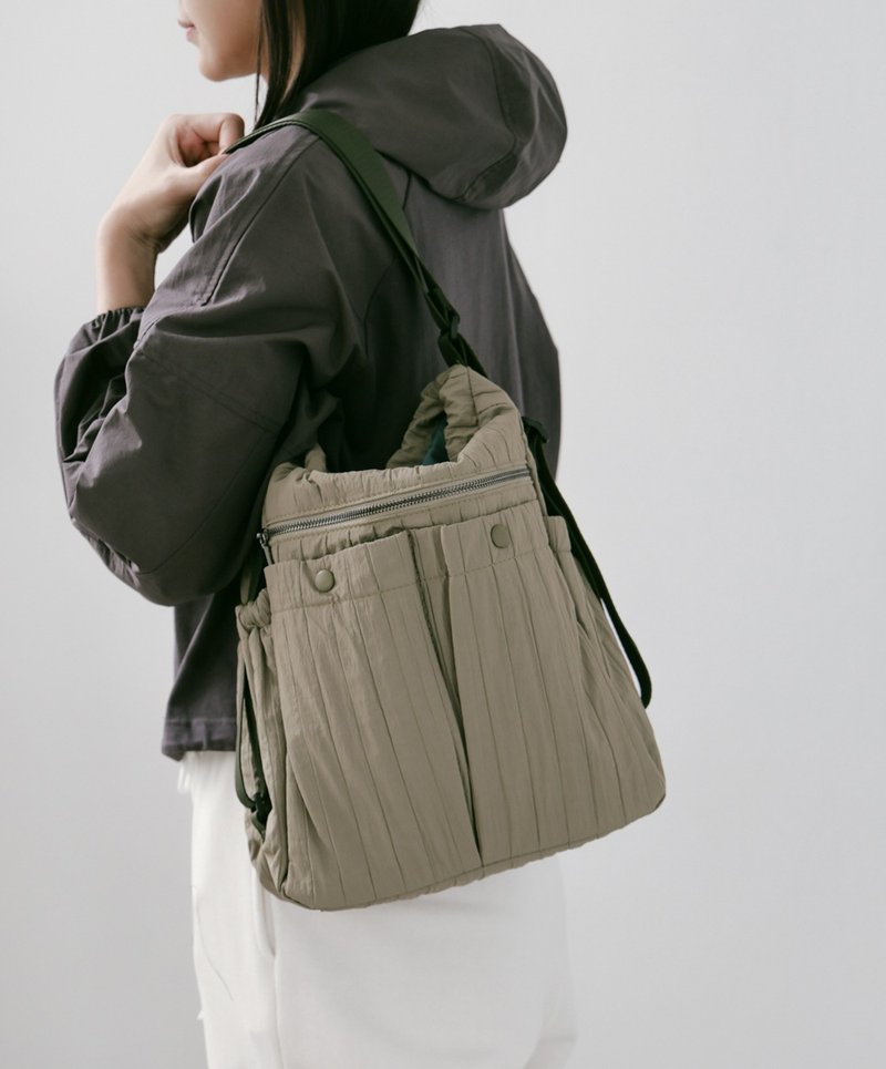 supportingrole 蓬鬆俐落線條斜肩後背手提3用包 軍綠 - 側背包/斜背包 - 其他人造纖維 