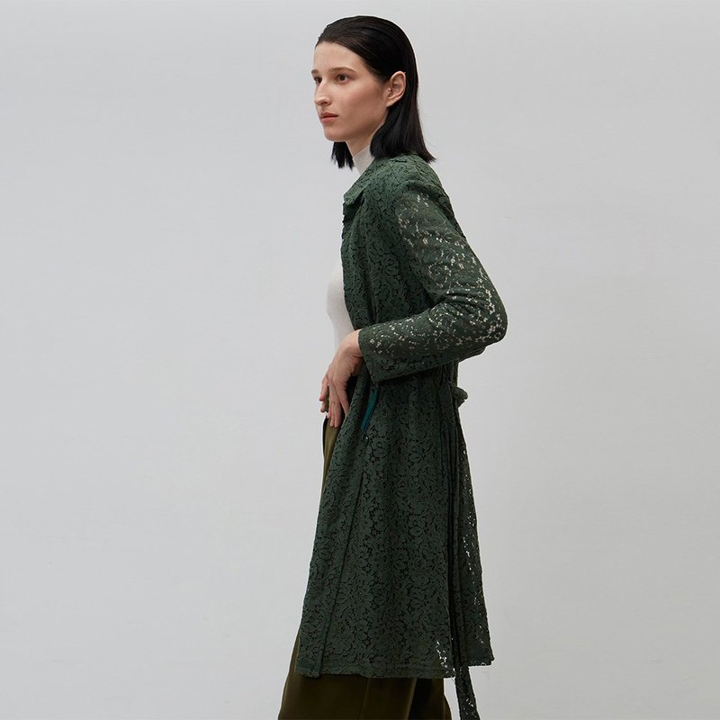 綁帶蕾絲長版風衣外套(綠)│Who Cares 台灣服飾品牌 - 女大衣/外套 - 棉．麻 綠色