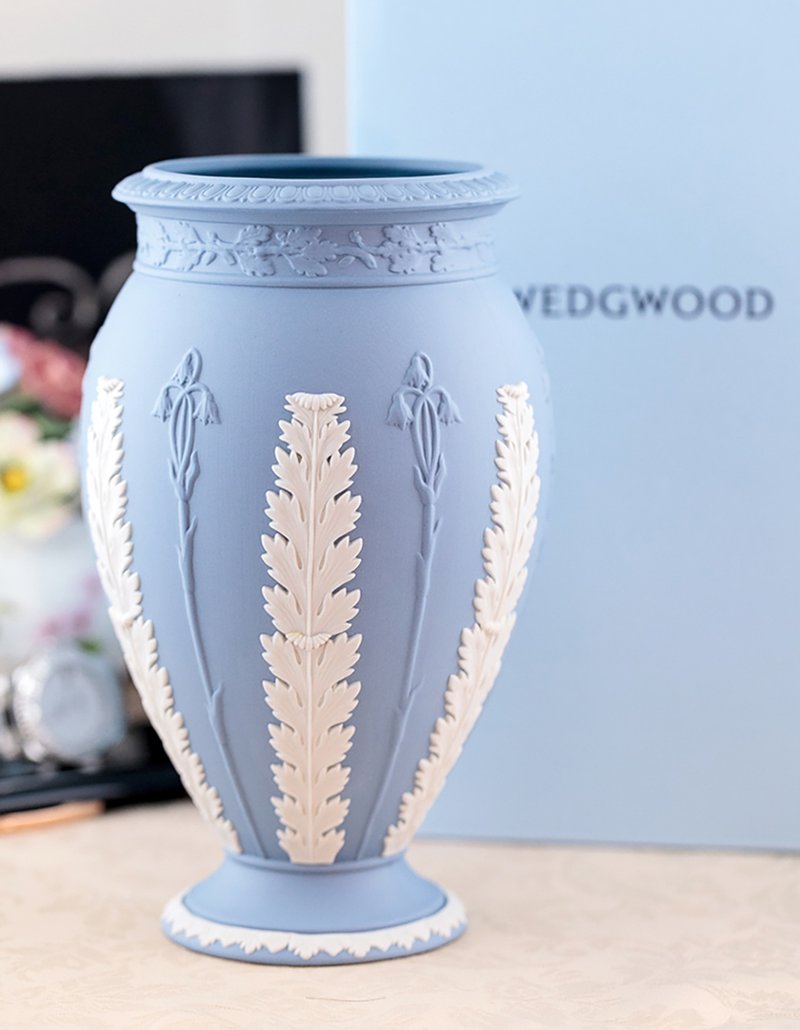 英國製Wedgwood莨苕葉碧玉浮雕陶瓷裝飾收藏插花花器花瓶 - 花瓶/花器 - 瓷 