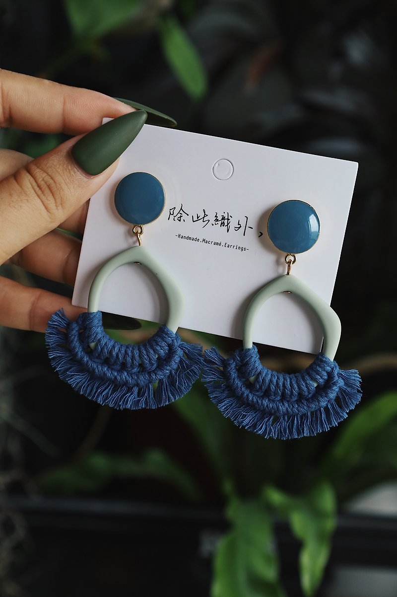 In addition to weaving and weaving earrings handmade macrame summer Valentine's Day birthday sister royal blue-B01 - ต่างหู - ผ้าฝ้าย/ผ้าลินิน สีน้ำเงิน