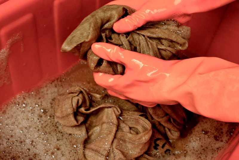 Handmade experience-dyes from the earth-creative fun with persimmon juice dyeing - Knitting / Felted Wool / Cloth - Cotton & Hemp 