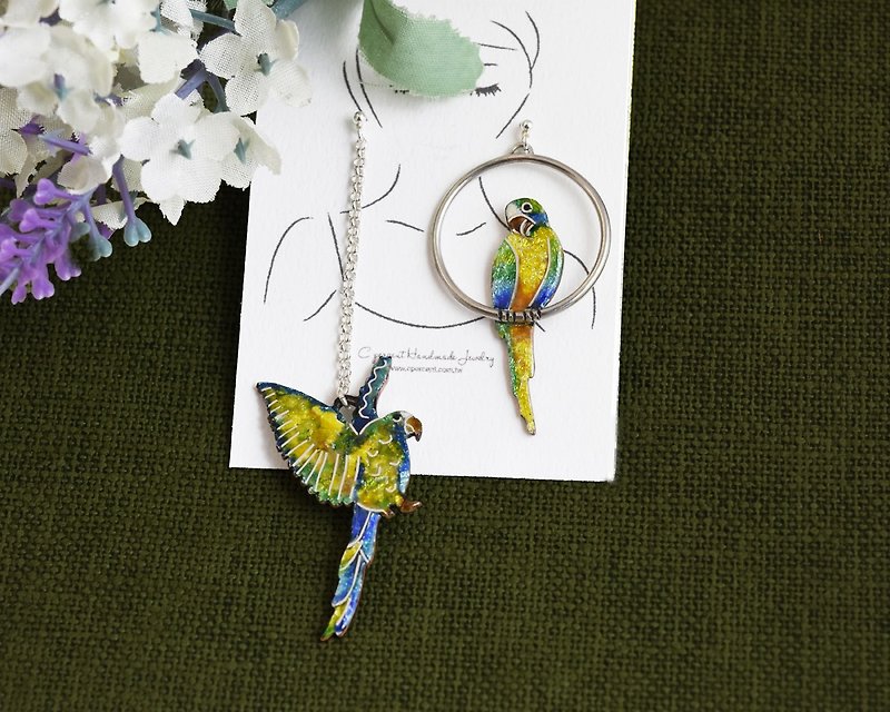 [Limited 1 piece] Parrot (Enamel Earrings Qibao Burning 925 Sterling Silver Female Handmade Silver Ornaments) - Earrings & Clip-ons - Enamel Multicolor