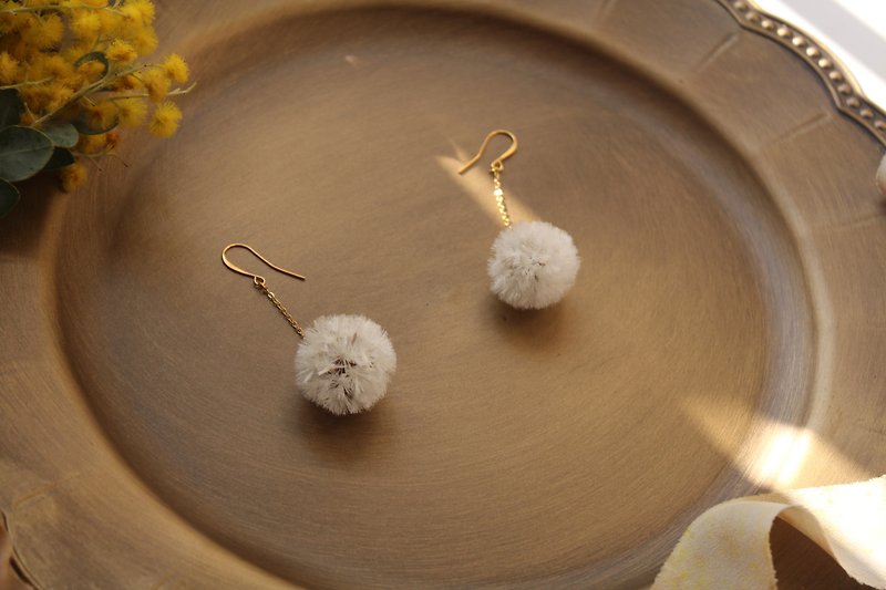 Dandelion earrings_cloth flower - Earrings & Clip-ons - Silk White