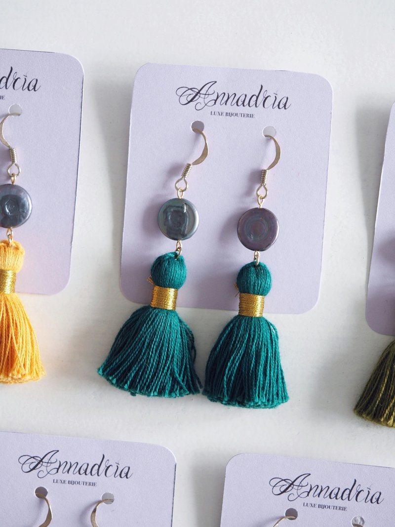 Retro green tassel earrings/ Freshwater pearl earrings/ Bridesmaid gift - 耳環/耳夾/耳骨夾 - 寶石 綠色
