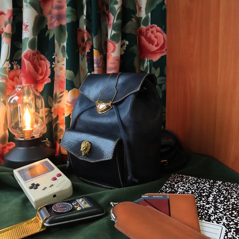Leo Retro Leather Backpack - กระเป๋าหูรูด - หนังแท้ สีน้ำเงิน