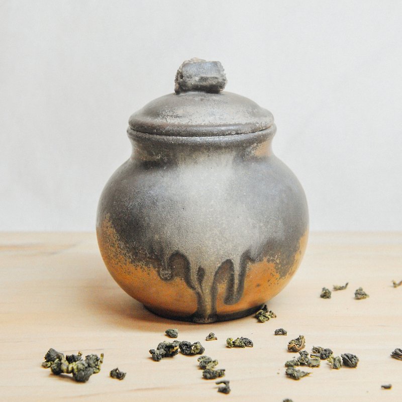 柴燒陶手作。枯木蓋鈕自然落灰茶葉罐 - 茶壺/茶杯/茶具 - 陶 咖啡色