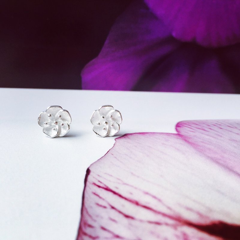 925 sterling silver elegant and lovely [flower series hibiscus flower ear] - Earrings & Clip-ons - Sterling Silver Purple