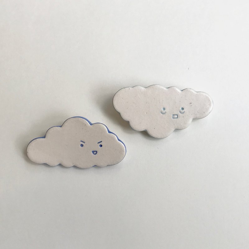 moody cloud 丨 mood 丨 expression 丨 heart pin 丨 buckle needle 丨 brooch 丨 pin 丨 C shape - Brooches - Pottery White