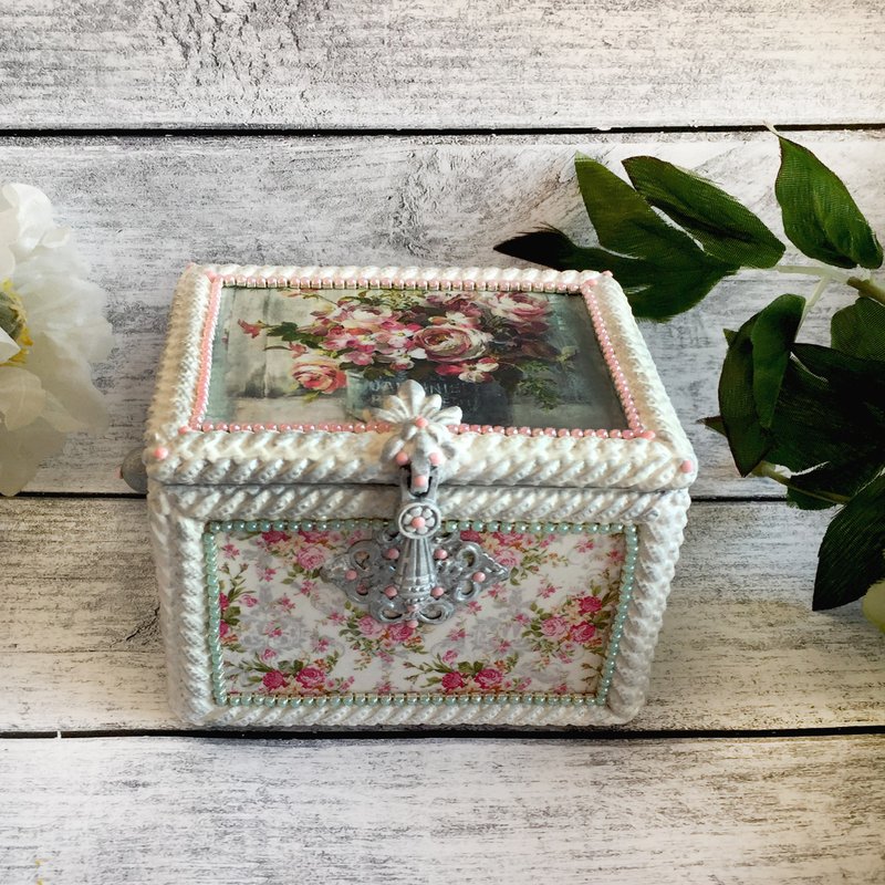 Jewelry box, box with lid, jewelry casket, flower box, gift box, proposal box - กล่องเก็บของ - ไม้ สึชมพู