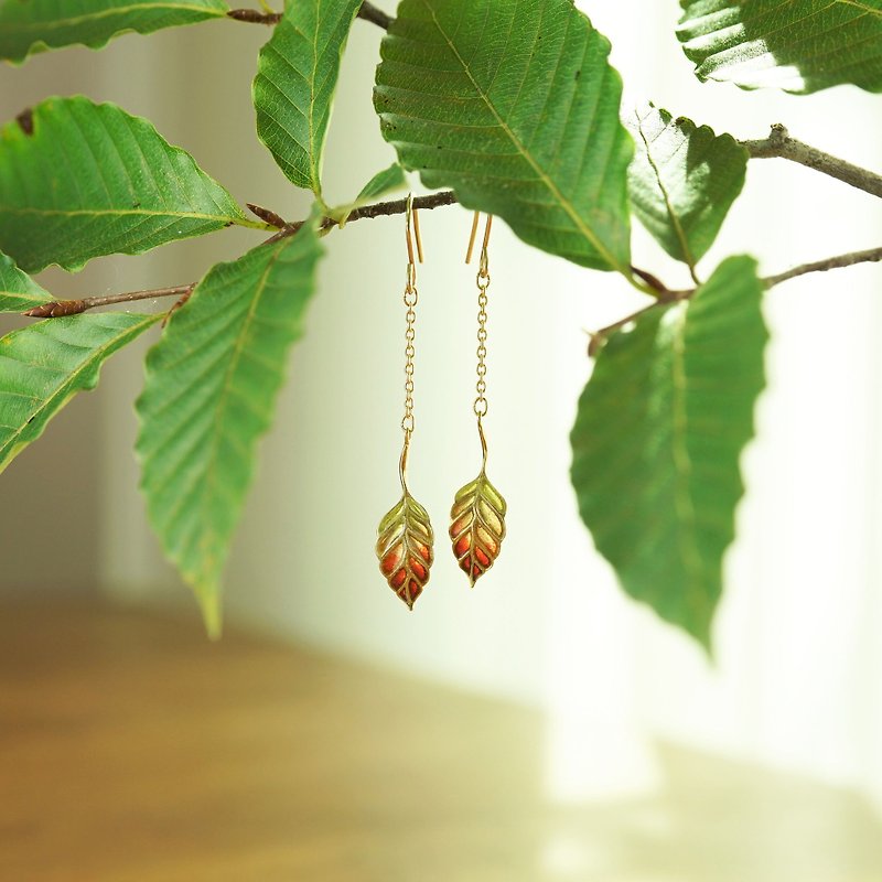 Enamel dangle earrings Beech leaf autumn - Earrings & Clip-ons - Silver Red