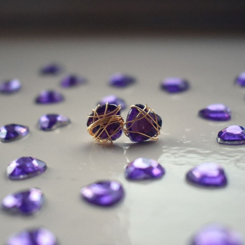 Purple Wire White Heart Stud Earrings | by Ifemi Jewels - 耳環/耳夾/耳骨夾 - 其他材質 金色