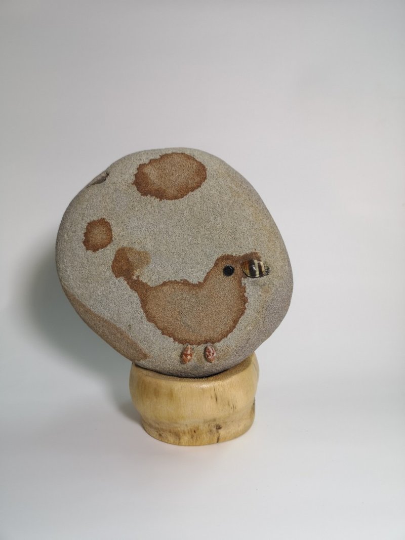 -小鴨出遊- 石頭藝品 原石擺飾 石頭擺飾品 手作藝品 石頭擺件 - 擺飾/家飾品 - 石頭 卡其色
