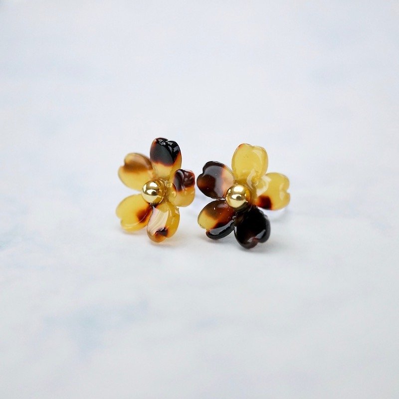 ITS-242 【Earrings · Sakura season】 Acrylic Tortoiseshell Earrings Earrings Valentine's Day Gifts - ต่างหู - อะคริลิค สีนำ้ตาล