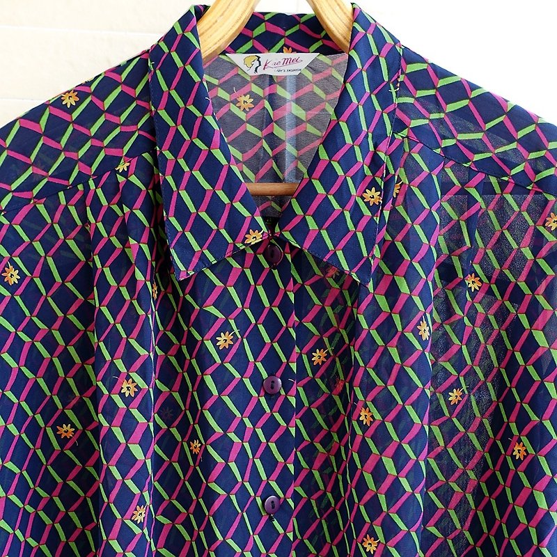 │Slowly │ light watercolor flower - ancient shirt │ vintage. Retro. - Women's Shirts - Polyester Multicolor