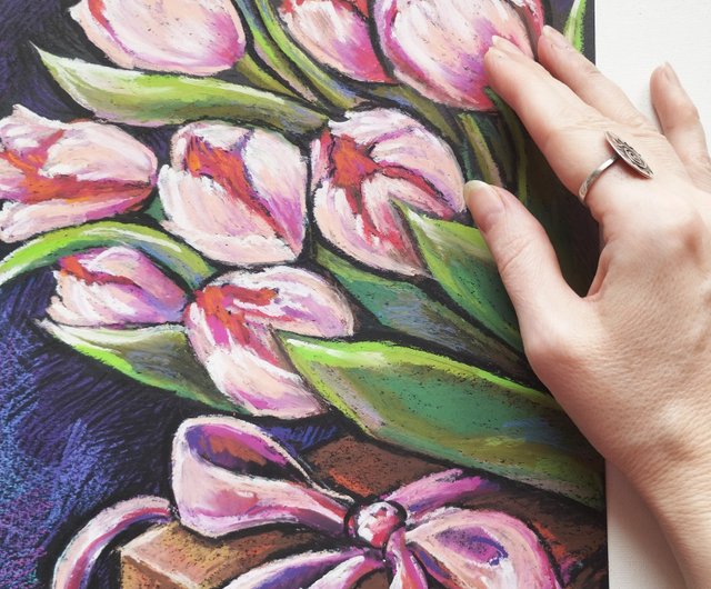 ピンクのチューリップの花を描くアート絵画オイルパステルブーケ