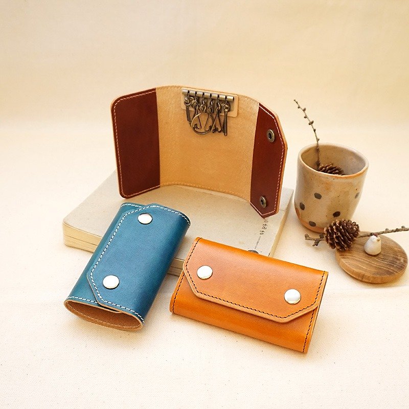 Hand-dyed leather double button key case-six hooks - Keychains - Genuine Leather Multicolor
