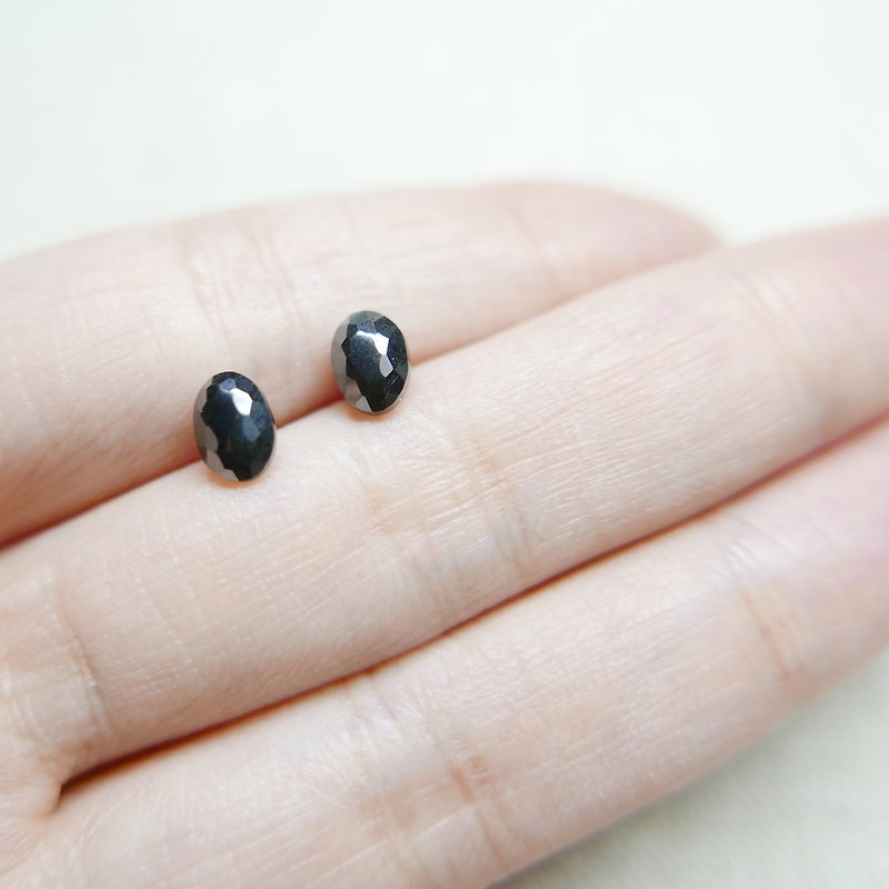 Daily department. Mini black gallstone earrings - Earrings & Clip-ons - Gemstone Black