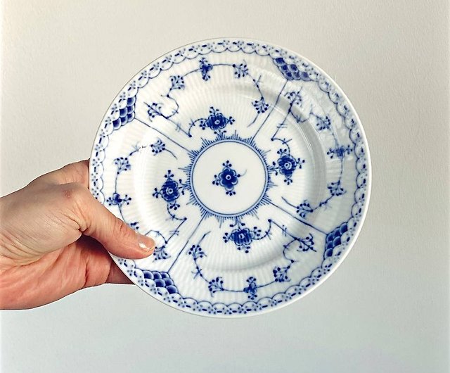 Plate, Blue fluted Half lace collection, 17 cm, Royal Copenhagen - Shop  OneMoreDeal Plates & Trays - Pinkoi