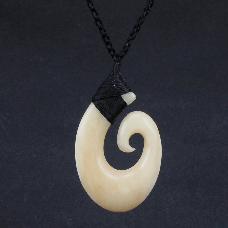 Retro Maori ethnic tie rope classic natural fish hook silhouette exquisite fashion men and women handmade cow bone pendant necklace - Necklaces - Other Materials 