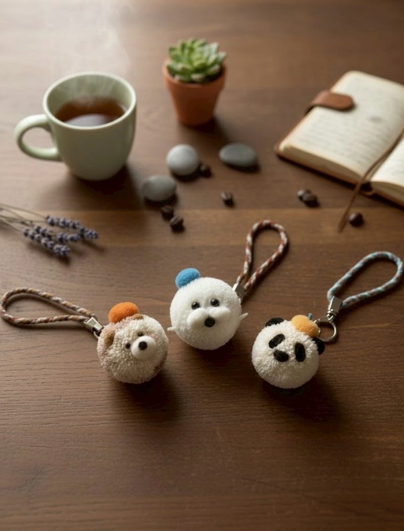 Introductory Price: Taipei Crafting Animal Pom-Pom Phone Lanyard or Name Keychain - เย็บปักถักร้อย/ใยขนแกะ/ผ้า - วัสดุอื่นๆ 