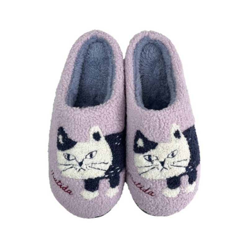 Kusuguru Japan 拖鞋 相良刺繡絨毛保暖止滑鞋底室內拖鞋-粉色 - 室內拖鞋 - 聚酯纖維 粉紅色