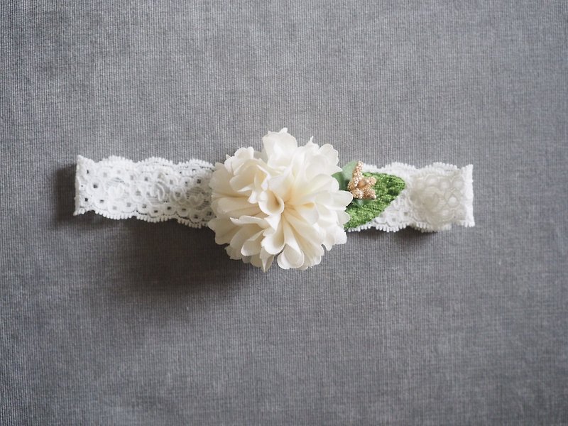 Handmade baby/kid white fabric flower Elastic Headband - Bibs - Other Materials White