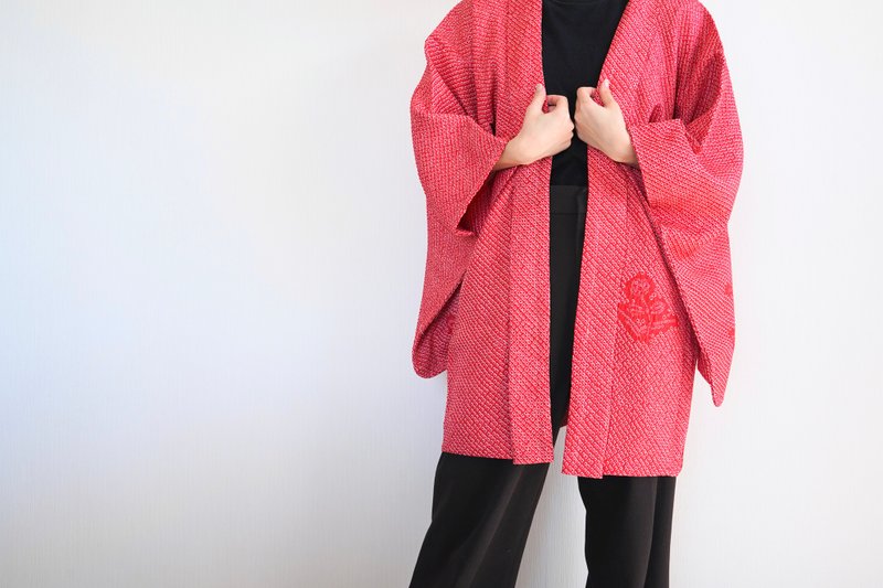 Japanese KIMONO, Shibori kimono, red haori, authentic kimono, traditional kimono - เสื้อแจ็คเก็ต - ผ้าไหม สีแดง