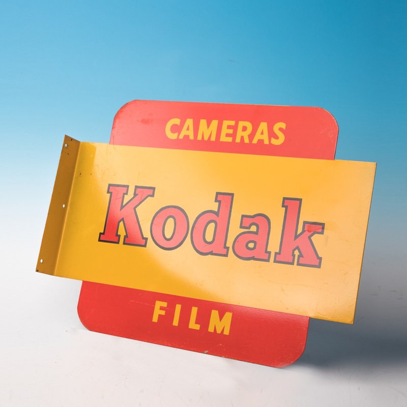 Sang Hui Company 1935s Kodak Kodak American-made enamel paint red and yellow L-shaped corner iron plate - ของวางตกแต่ง - โลหะ หลากหลายสี