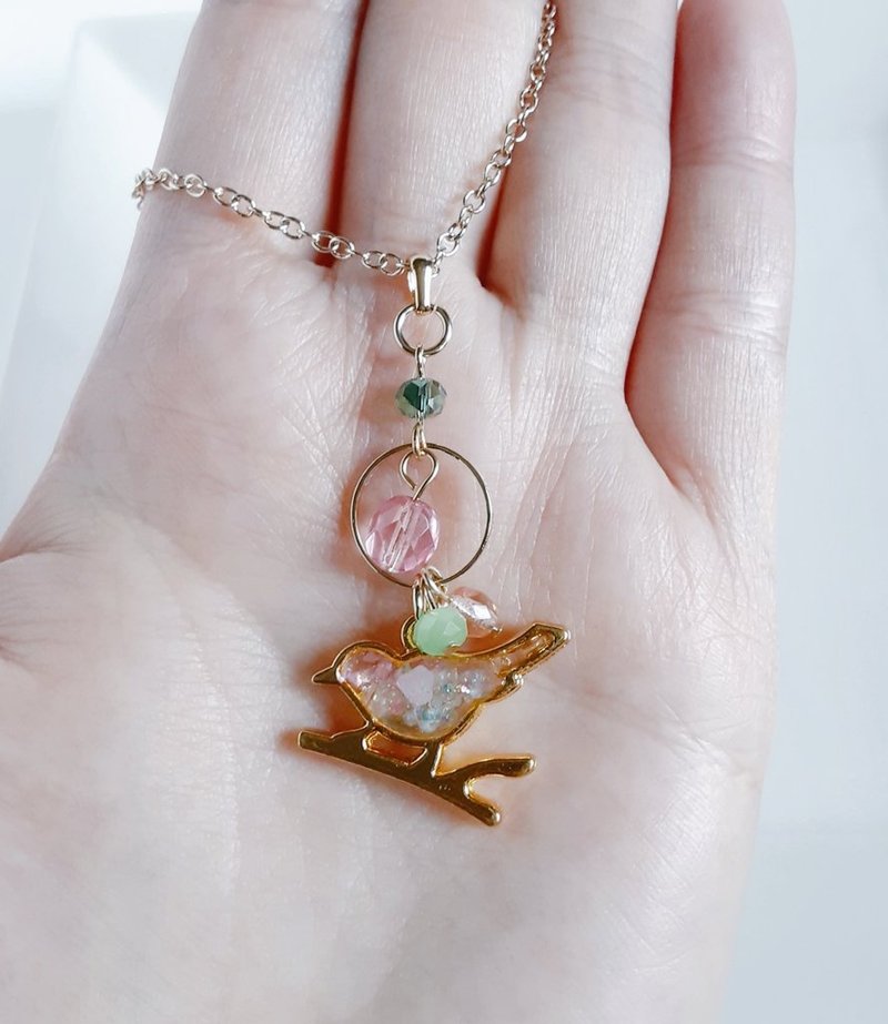 The only one in the world, a small bird necklace with branches in pale pink and green spring colors, cute and stylish bird motif, one point, resin, size approx. 40cm - Necklaces - Resin Pink