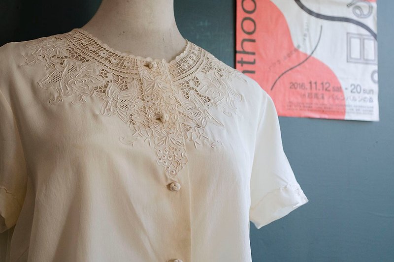 Peony brand rose spider web ivory white hand-embroidered round neck pure silk shirt | vintage Wan Hao vintage - เสื้อเชิ้ตผู้หญิง - ผ้าไหม ขาว
