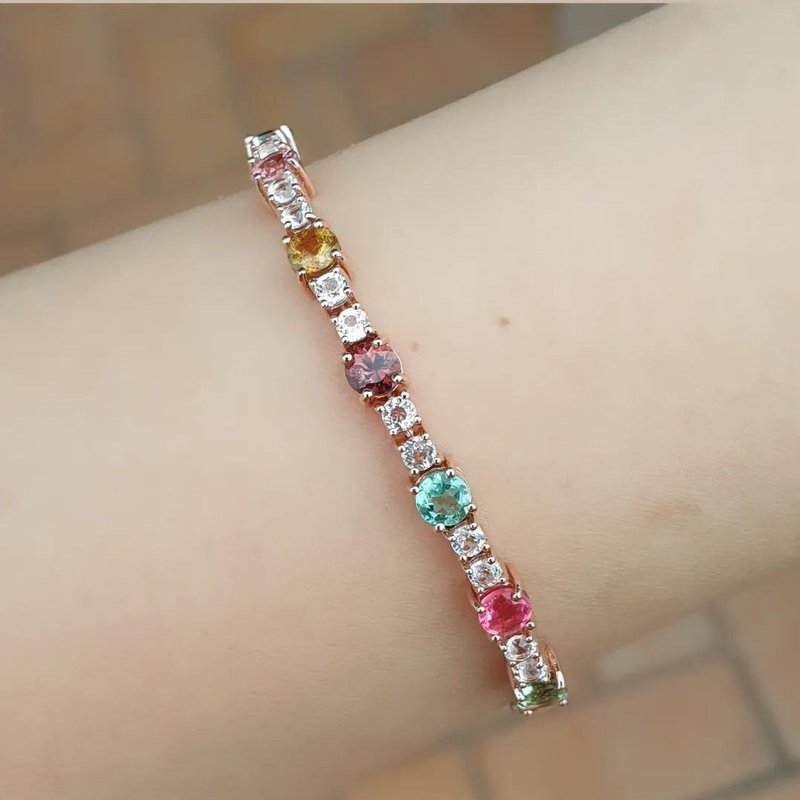 สร้อยข้อมือ Multi-color Tourmaline ประดับพลอย White topaz ตัวเรือนเงิน 925 - สร้อยข้อมือ - เครื่องเพชรพลอย หลากหลายสี