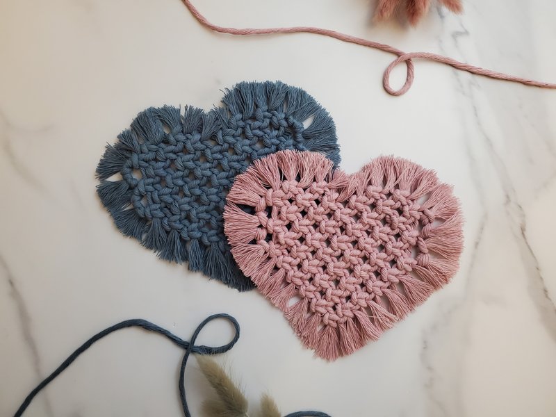 Macrame Woven Love Coaster Monochrome (Small) - ที่รองแก้ว - ผ้าฝ้าย/ผ้าลินิน หลากหลายสี