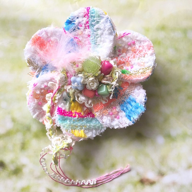 Corsage Brooch No.11   Accessory Brooch Tweed Beads Embroidery - Brooches - Thread Multicolor
