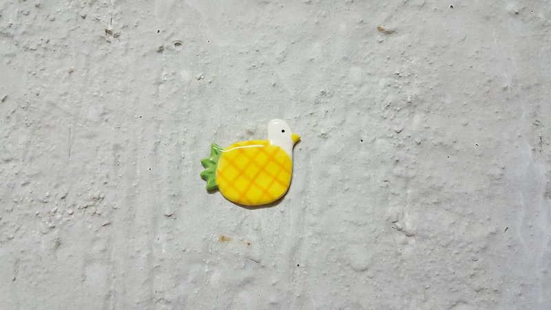 Wang Lai Bird Ceramic Pin - Brooches - Pottery Yellow