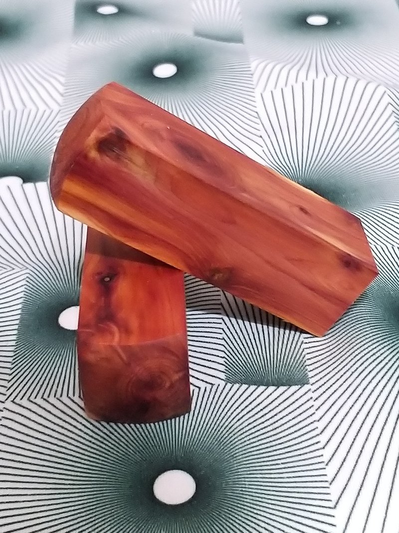 台灣龍柏8分印章 閃花 8*2.4cm正方 - 印章/印台 - 木頭 