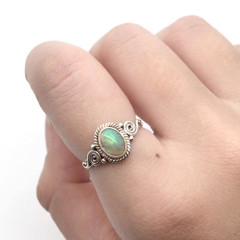 蛋白石925純銀異國戒指 尼泊爾手工鑲嵌製作 - 戒指 - 寶石 銀色