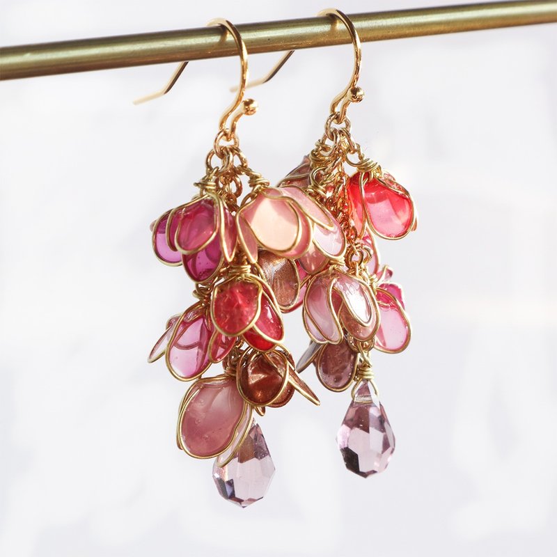 Shaking flower earrings Enji color - ต่างหู - วัสดุอื่นๆ สึชมพู